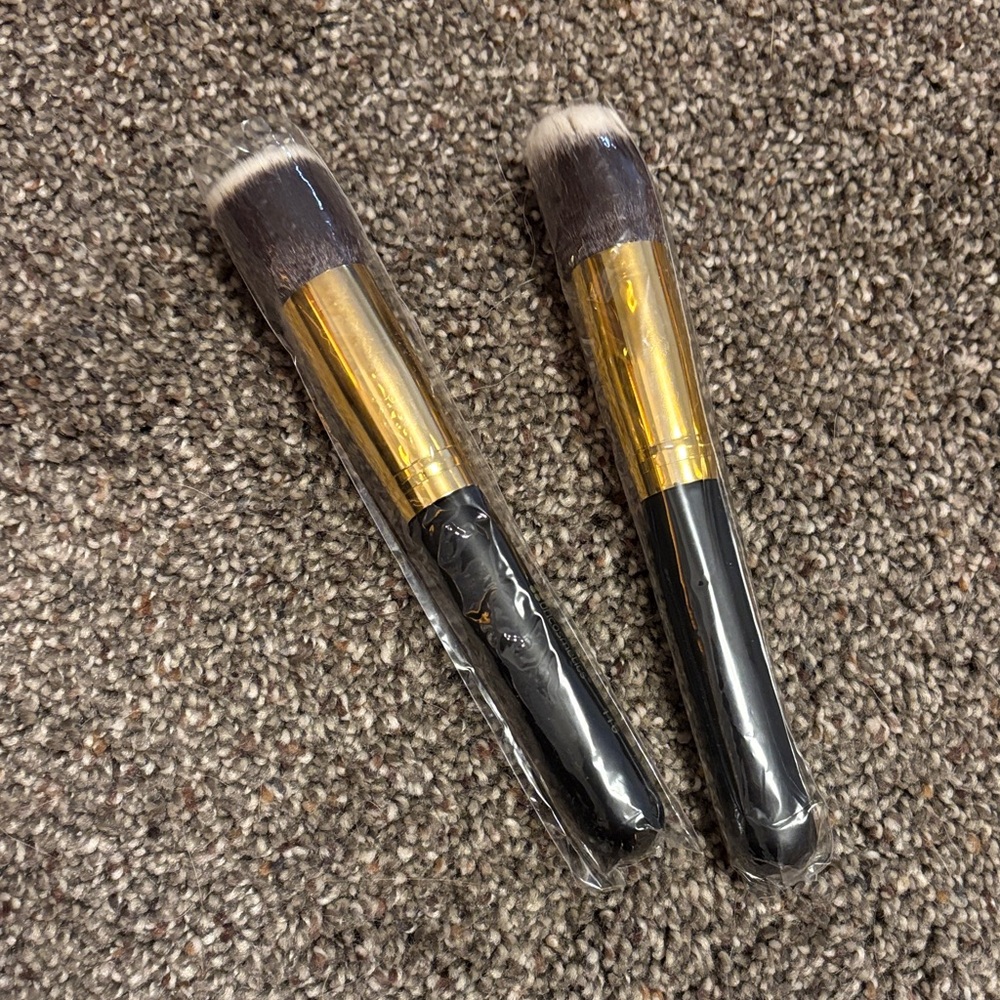 BH Cosmetics Gold and Black Brush Duo